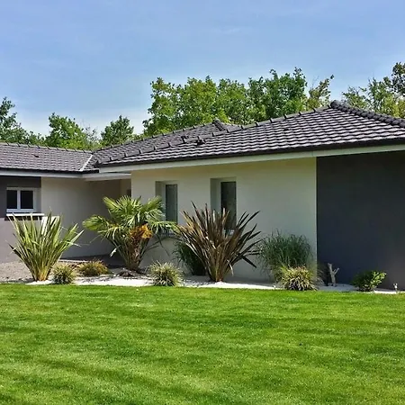 Holiday home Evasion Nature Au Val De L'eyre Mios
